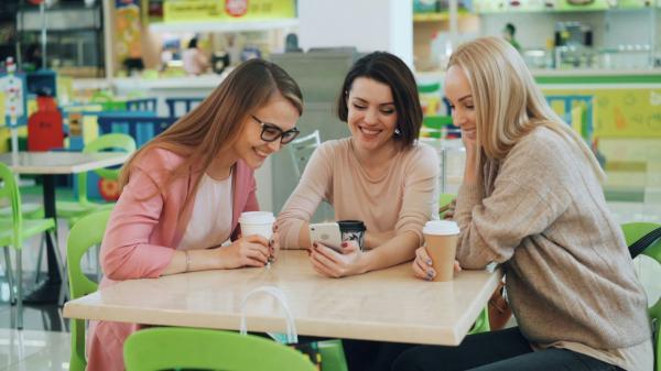 Băncile se întrec în recompense pentru atragerea de clienți